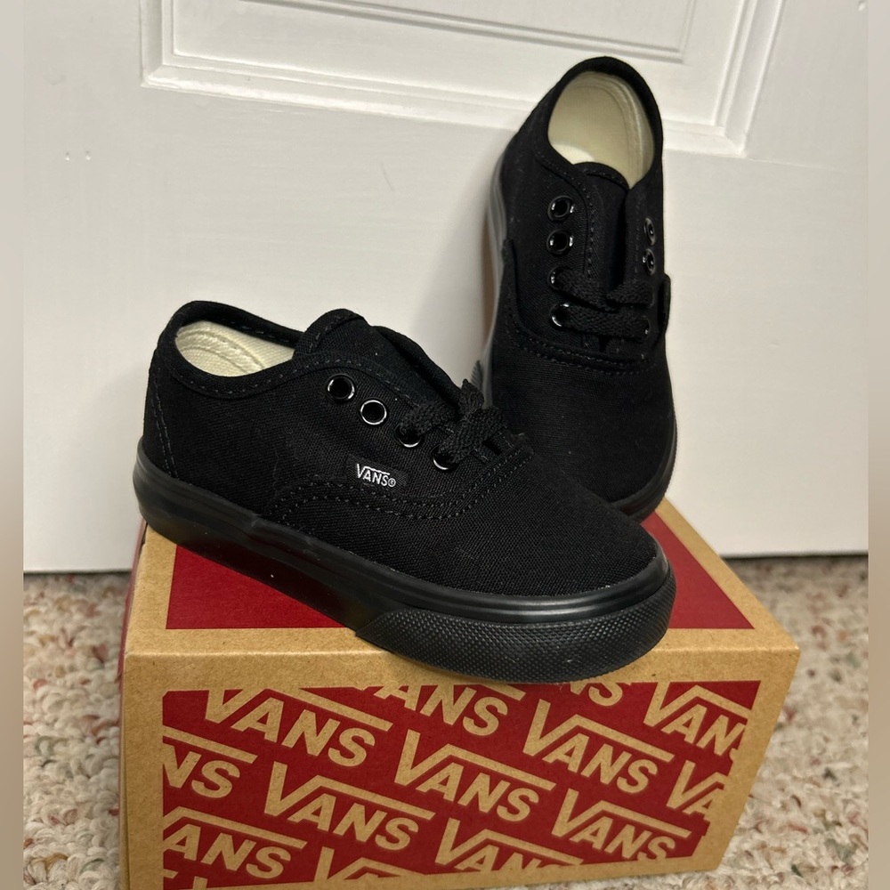 Vans original all black low top toddler sneaker size:6